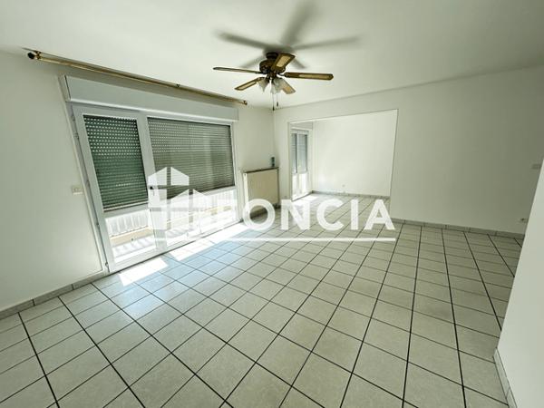 Location Appartement 3 pièces 87.1 m² - 107 AVENUE CHARLES DE GAULLE Charleville-mezieres 08000