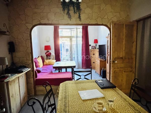 En EXCLUSIVITÉ, dans la commune de TOULON EST, je vous propose cette maison sur 2 niveaux, composée de 2 appartements sur un terrain entièrement clôturé de 350 m2 env.

Au rdc, un appartement de TYPE T4 de 85 m2, un salon double, une cuisine semi ouverte, deux chambres avec placards, dressing,   sde/wc, un wc indépendant, un jardin, une terrasse avec piscine hors sol,  3 box pour vos rangements. ( petites finitions à prévoir) 

A l'étage, un appartement de TYPE 5 de 65 m2,  actuellement loué en bail meublé, avec 2 chambres,(possibilité 3)  salon double,   cuisine ouverte, sdb/wc, une grande terrasse.
Combles avec possibilités réaménagement.( aucun travaux) 

Les + : climatisation réversible aux 2 étages, cheminée au rdc, proximité immédiate écoles, commerces, services médicaux, Fibre
Stationnement pour  3 véhicules dans la propriété.

Un bien idéal pour une  résidence principale avec un logement locatif pour générer un revenu supplémentaire, ou pour loger deux générations d'une même famille sous le même toit ou encore simplement  pour investisseurs 
Contact pour visite : Isabelle Bassac au 06 33 64 15 64 ou par mail i.bassac@bskimmobilier.com