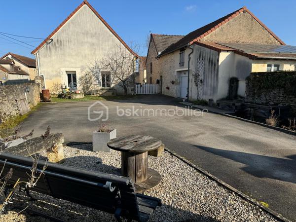 Maison de village de 281 m²