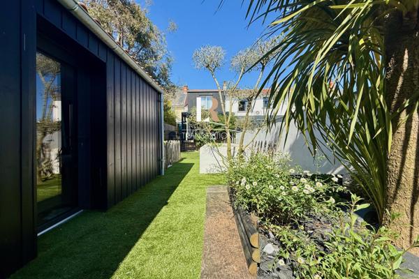 La Rochelle (17000) La Genette - Maison entièrement rénovée avec stationnement, garage, jardin paysagé et dépendance