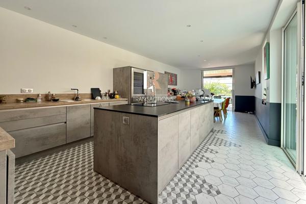 La Rochelle (17000) La Genette - Maison entièrement rénovée avec stationnement, garage, jardin paysagé et dépendance