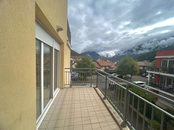 Dpt Haute Savoie (74), à vendre FAVERGES appartement T3 ( 67 m2) 2ème étage avec terrasse