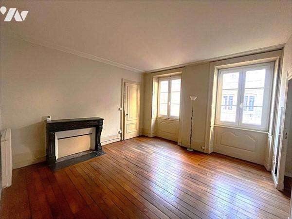 Appartement 2ch seconde cour du centre ville