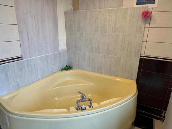 ENSEMBLE IMMOBILIER AU BEAU POTENTIEL