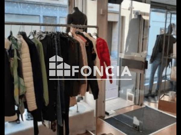 Location Local commercial 29 m² - 138 RUE DE LA REPUBLIQUE Peage De Roussillon 38550