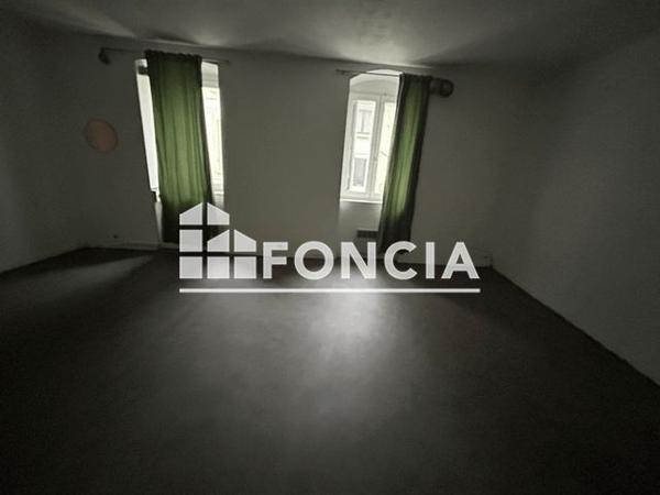 Location Local commercial 29 m² - 138 RUE DE LA REPUBLIQUE Peage De Roussillon 38550