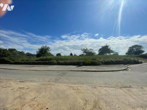 TERRAIN CONTRUCTIBLE VIABLISÉ 891 m² MER 4KMS