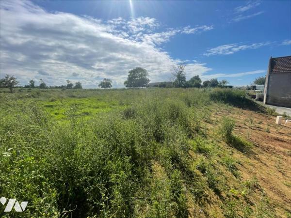 TERRAIN CONTRUCTIBLE VIABLISÉ 891 m² MER 4KMS