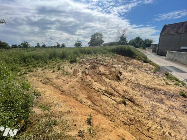 TERRAIN CONTRUCTIBLE VIABLISÉ 891 m² MER 4KMS