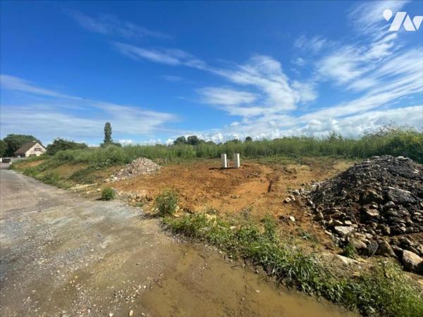 TERRAIN CONTRUCTIBLE VIABLISÉ 891 m² MER 4KMS