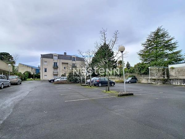 Appartement studio loué avec balcon et parking - Angers secteur Camus - investissement locatif