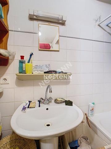 Appartement studio loué avec balcon et parking - Angers secteur Camus - investissement locatif