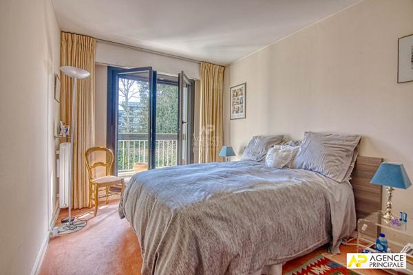 Versailles Glatigny Appartement 5 pièces 110 m² avec chambre attenante de 16m² situé au 1er étage avec ascenseur, balcon plein sud, 2 caves et une place de parking €750 000 ** - Référence 27522