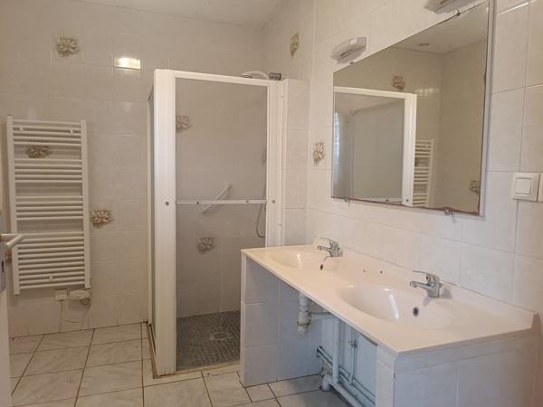 MAISON 7 CHAMBRES POSSIBILITE GITES OU ACCUEIL THERAPEUTIQUE