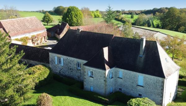 Maison ancienne - Saint-cyprien Corps de ferme à rénover – Périgord Noir – Terrain de 20 500 m²
