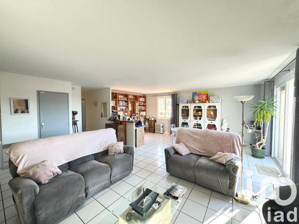 Maison traditionnelle 10 pièces de 235 m² à Ruoms (07120)