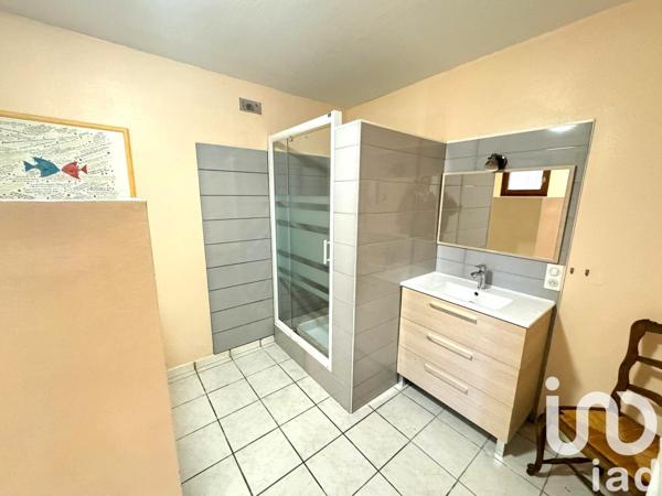 Maison traditionnelle 10 pièces de 235 m² à Ruoms (07120)