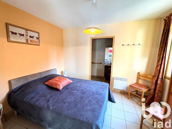 Maison traditionnelle 10 pièces de 235 m² à Ruoms (07120)