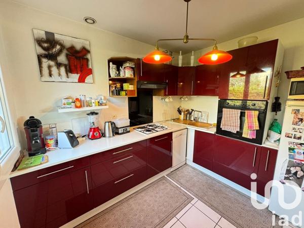 Maison traditionnelle 10 pièces de 235 m² à Ruoms (07120)