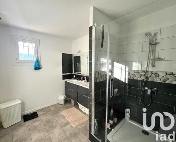 Maison traditionnelle 10 pièces de 235 m² à Ruoms (07120)