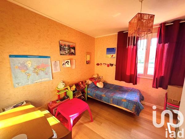 Maison traditionnelle 10 pièces de 235 m² à Ruoms (07120)