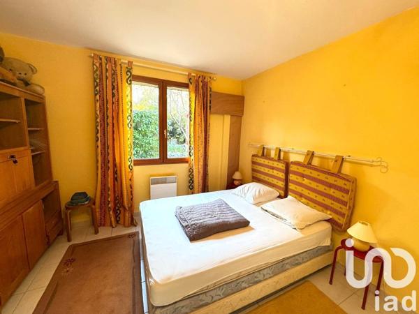 Maison traditionnelle 10 pièces de 235 m² à Ruoms (07120)