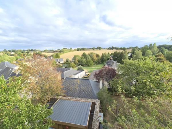 MAISON DE BOURG DE 115 M2 HABITABLE PARNE SUR ROC CITE DE CARACTERE