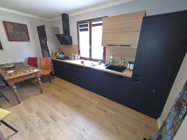 MAISON DE BOURG DE 115 M2 HABITABLE PARNE SUR ROC CITE DE CARACTERE