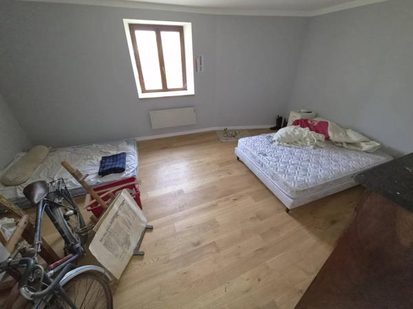 MAISON DE BOURG DE 115 M2 HABITABLE PARNE SUR ROC CITE DE CARACTERE
