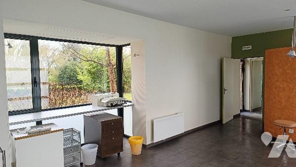Ensemble immobilier à usage de cabinet médical
