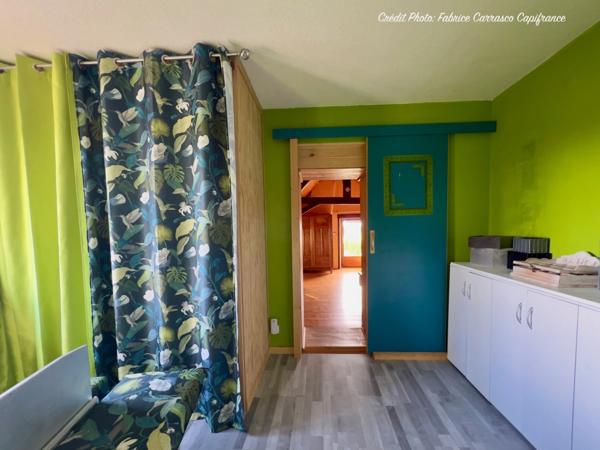 Dpt Allier (03) A vendre à Varennes sur Allier - Longère T6 garages, grande terrasse couverte, terrain clos et arboré de 4000m2