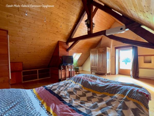 Dpt Allier (03) A vendre à Varennes sur Allier - Longère T6 garages, grande terrasse couverte, terrain clos et arboré de 4000m2