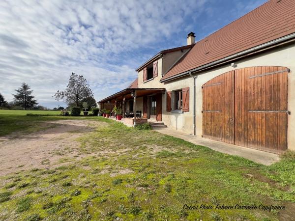 Dpt Allier (03) A vendre à Varennes sur Allier - Longère T6 garages, grande terrasse couverte, terrain clos et arboré de 4000m2