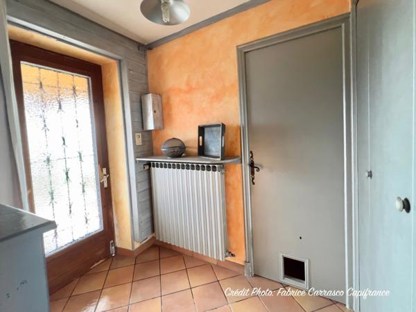 Dpt Allier (03) A vendre à Varennes sur Allier - Longère T6 garages, grande terrasse couverte, terrain clos et arboré de 4000m2