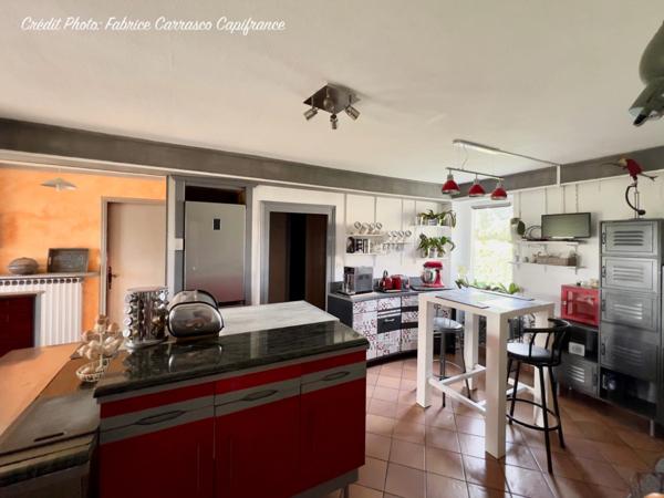 Dpt Allier (03) A vendre à Varennes sur Allier - Longère T6 garages, grande terrasse couverte, terrain clos et arboré de 4000m2