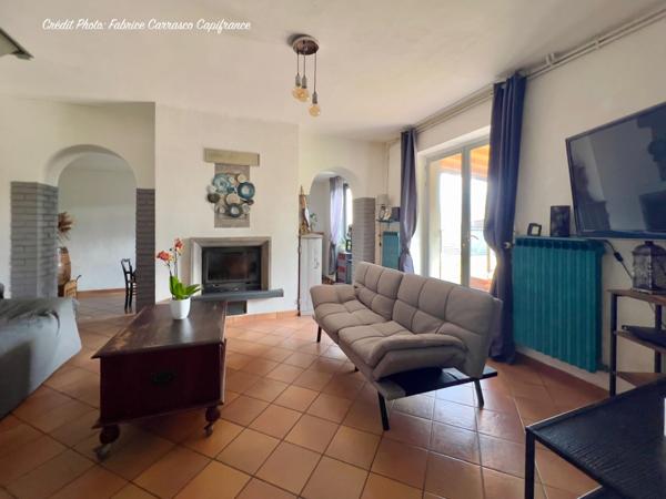 Dpt Allier (03) A vendre à Varennes sur Allier - Longère T6 garages, grande terrasse couverte, terrain clos et arboré de 4000m2