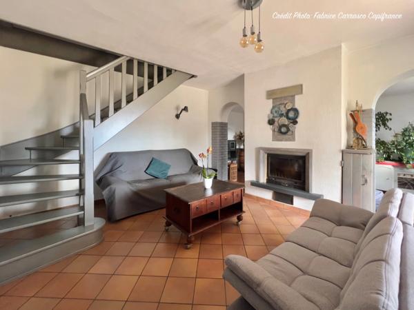 Dpt Allier (03) A vendre à Varennes sur Allier - Longère T6 garages, grande terrasse couverte, terrain clos et arboré de 4000m2