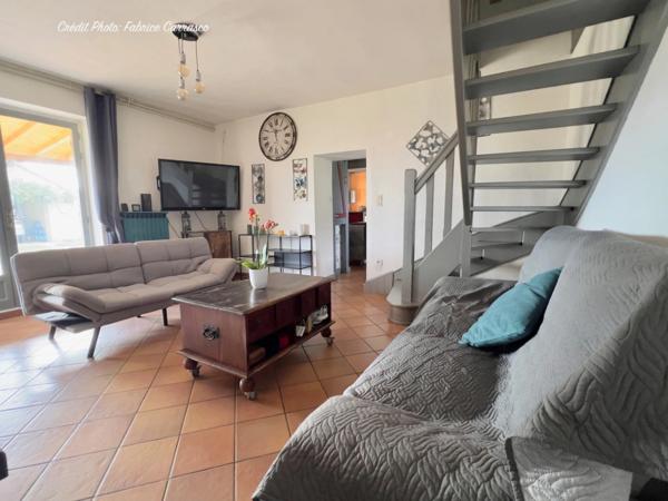 Dpt Allier (03) A vendre à Varennes sur Allier - Longère T6 garages, grande terrasse couverte, terrain clos et arboré de 4000m2