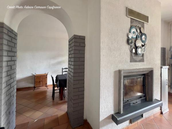 Dpt Allier (03) A vendre à Varennes sur Allier - Longère T6 garages, grande terrasse couverte, terrain clos et arboré de 4000m2