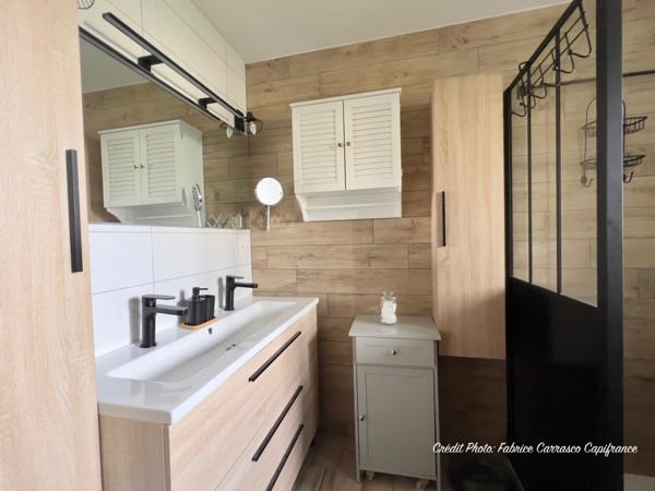 Dpt Allier (03) A vendre à Varennes sur Allier - Longère T6 garages, grande terrasse couverte, terrain clos et arboré de 4000m2