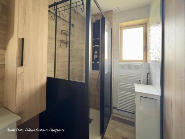 Dpt Allier (03) A vendre à Varennes sur Allier - Longère T6 garages, grande terrasse couverte, terrain clos et arboré de 4000m2