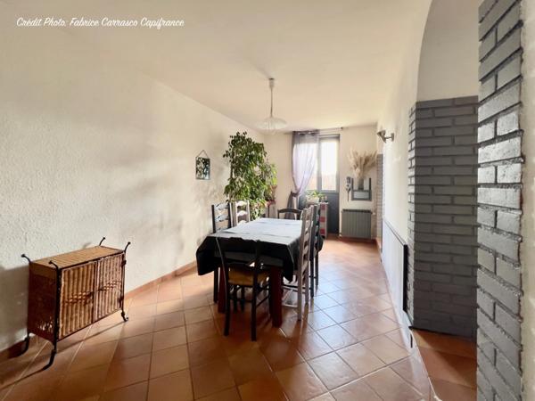 Dpt Allier (03) A vendre à Varennes sur Allier - Longère T6 garages, grande terrasse couverte, terrain clos et arboré de 4000m2