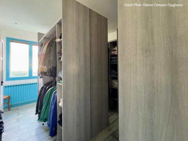 Dpt Allier (03) A vendre à Varennes sur Allier - Longère T6 garages, grande terrasse couverte, terrain clos et arboré de 4000m2