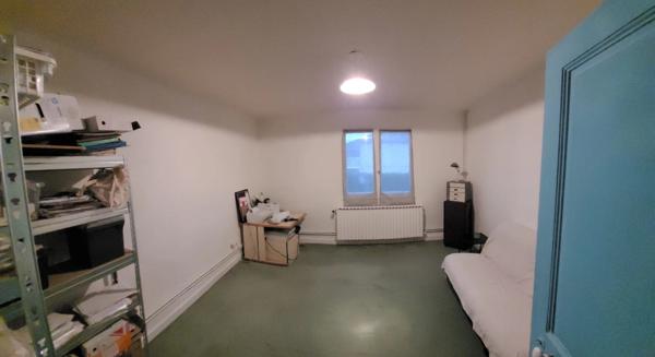 Dpt Allier (03) A vendre à Varennes sur Allier - Longère T6 garages, grande terrasse couverte, terrain clos et arboré de 4000m2