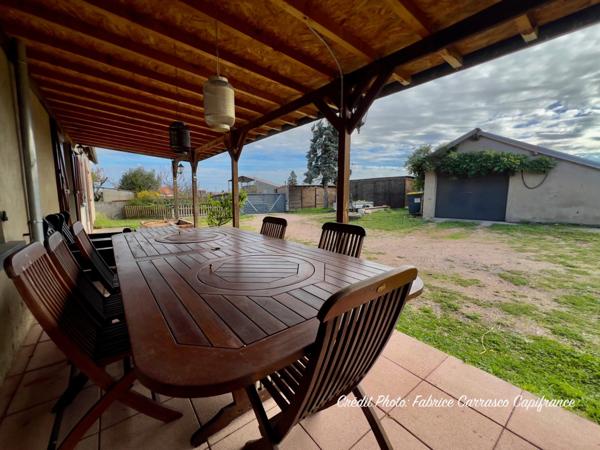 Dpt Allier (03) A vendre à Varennes sur Allier - Longère T6 garages, grande terrasse couverte, terrain clos et arboré de 4000m2