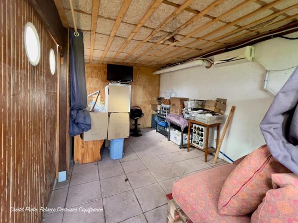 Dpt Allier (03) A vendre à Varennes sur Allier - Longère T6 garages, grande terrasse couverte, terrain clos et arboré de 4000m2