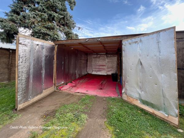 Dpt Allier (03) A vendre à Varennes sur Allier - Longère T6 garages, grande terrasse couverte, terrain clos et arboré de 4000m2