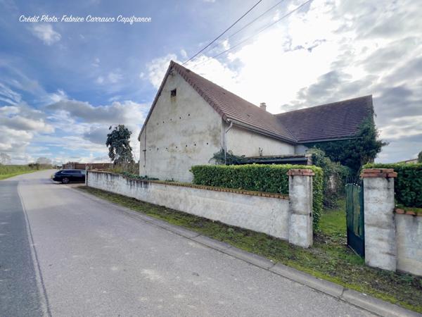 Dpt Allier (03) A vendre à Varennes sur Allier - Longère T6 garages, grande terrasse couverte, terrain clos et arboré de 4000m2