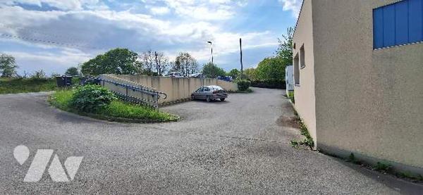 Local à usage professionnel