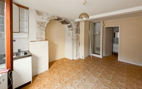 Immeuble à vendre    2 pièces •  Lectoure